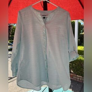 A Talbots tunic split neck button down long sleeve blouse